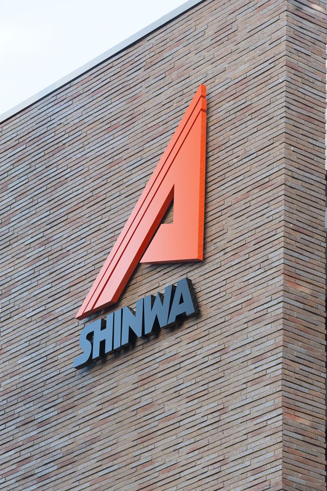 Shinwa Sangyo Sign